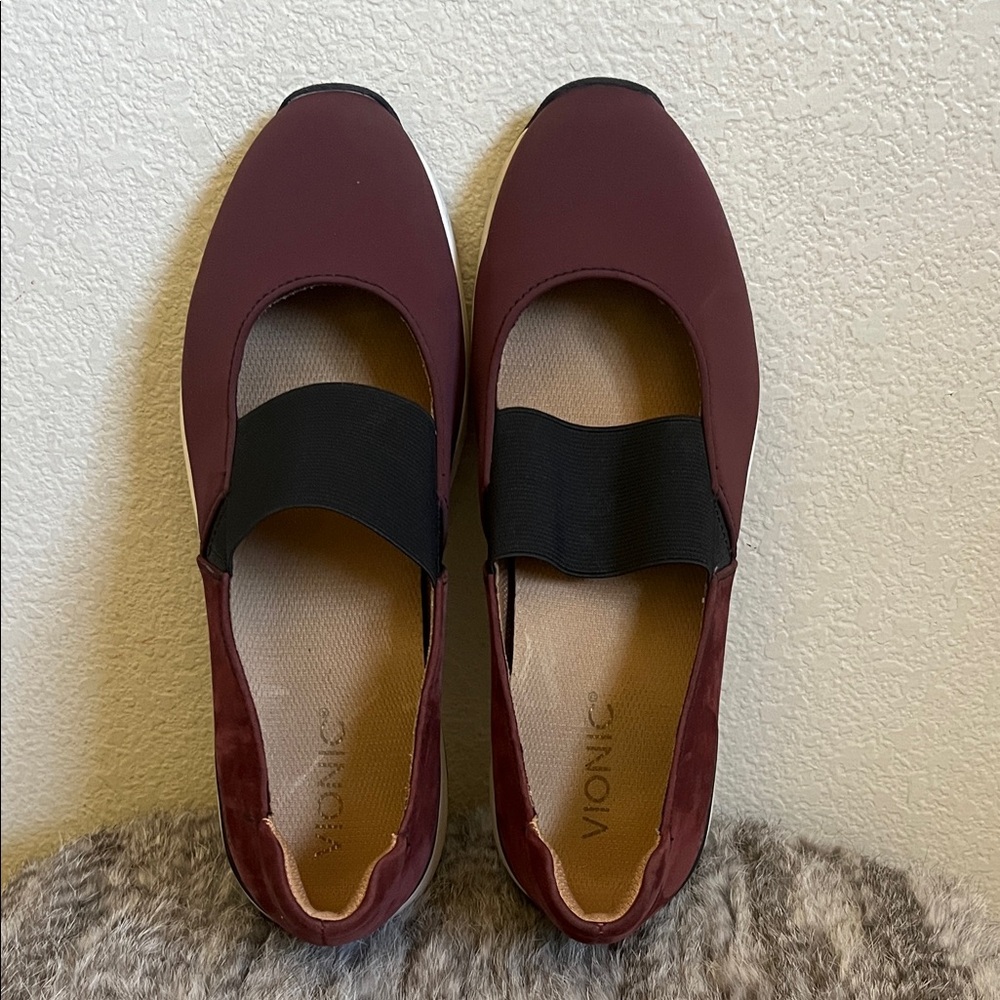 Vionic Cadee Mary-Jane slip on shoes. Size 9.5